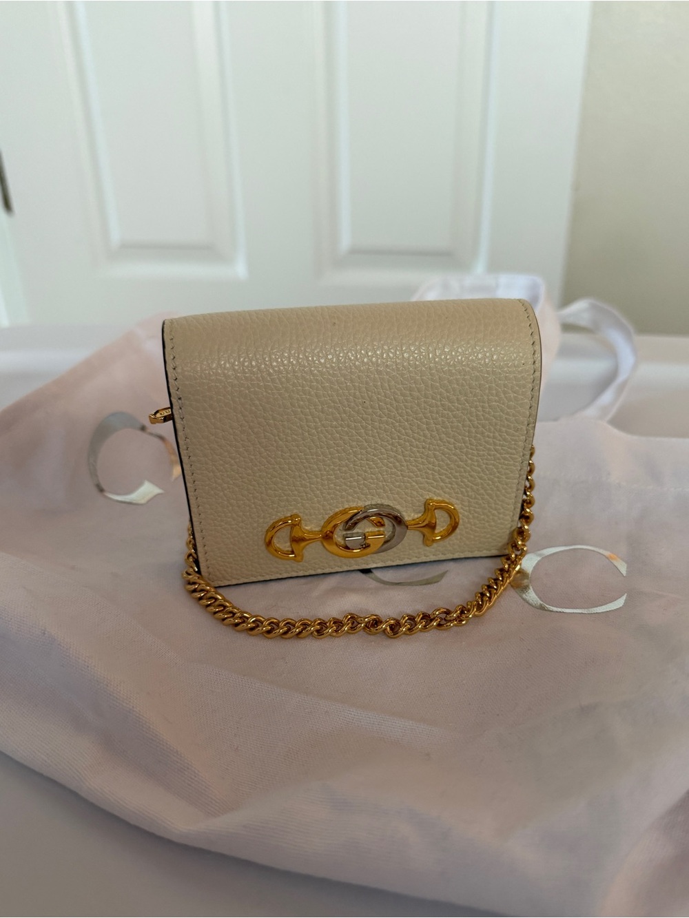 🔥🔥Guicci Cream Pebbled Leather Chain Wallet with Gold Hardware 🤑 PRICE DROP